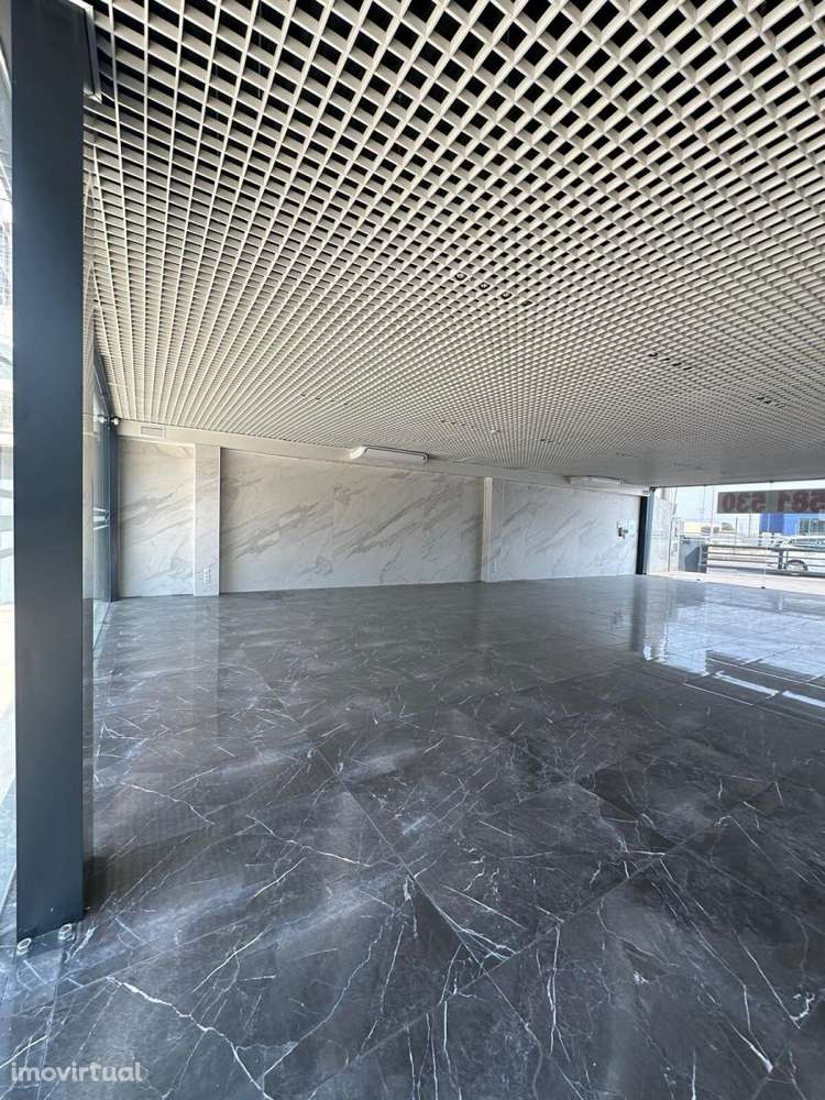 Armazém com Logradouro na EN1 | Vila Franca de Xira - Grande imagem: 4/13