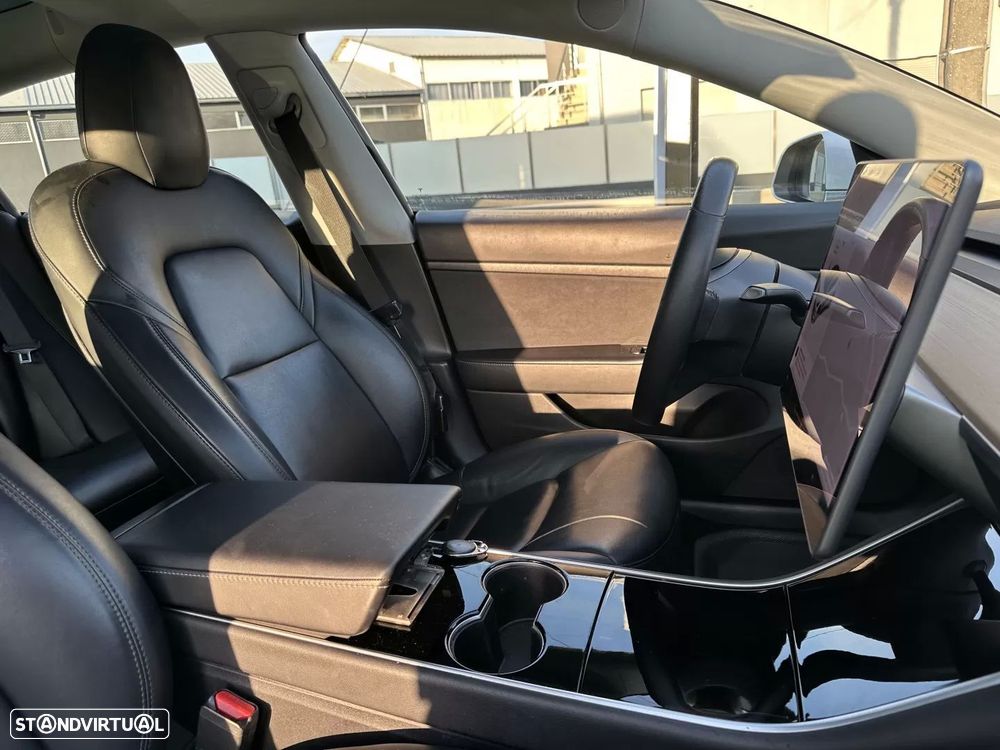 Tesla Model 3 Standard Range Plus RWD - 32