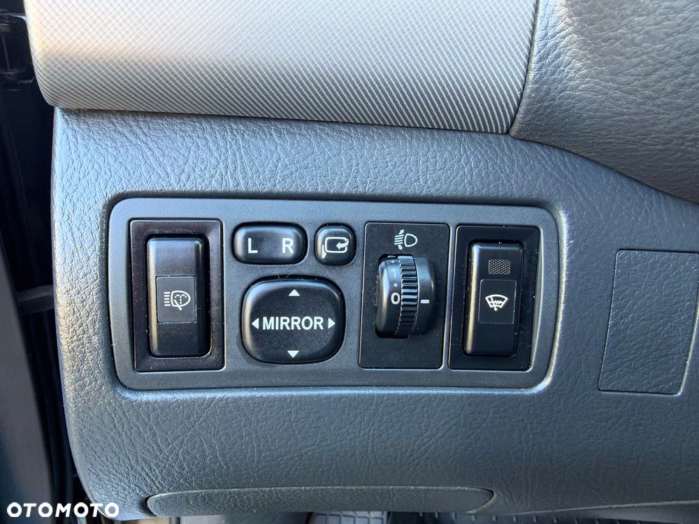 Toyota Avensis 1.8 VVT-i Sol - 26