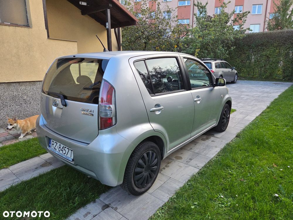 Daihatsu Sirion - 4