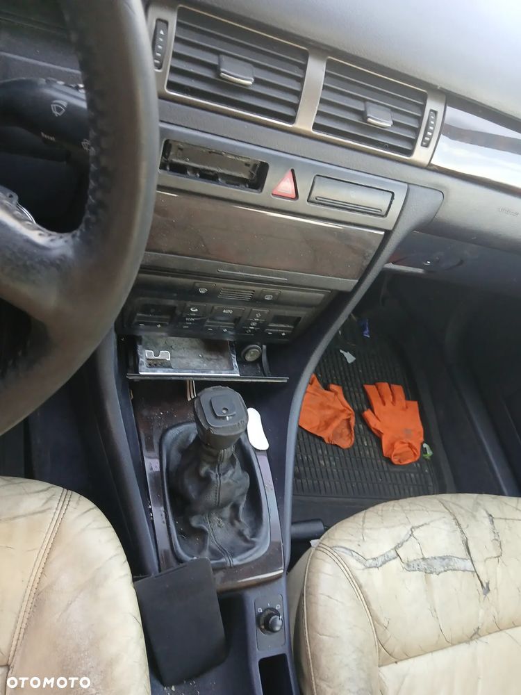 AUDI A6 C5 LZ5T SEDAN fotel fotele kanapa deska kokpit podsufitka boczek boczki klamka - 5