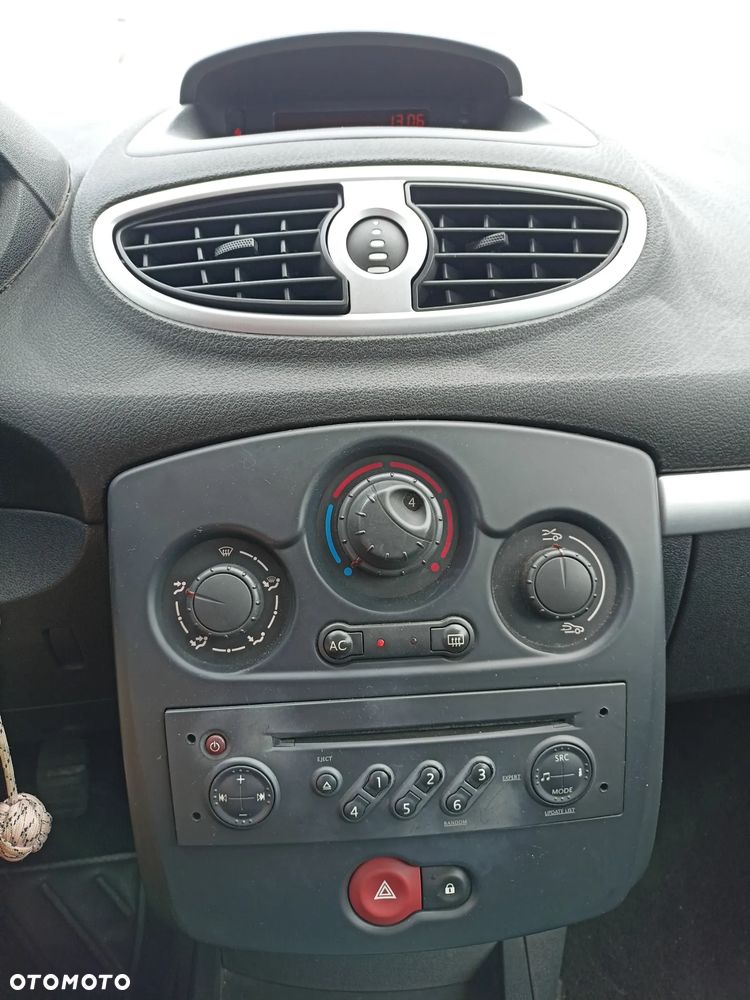 Renault Clio - 10