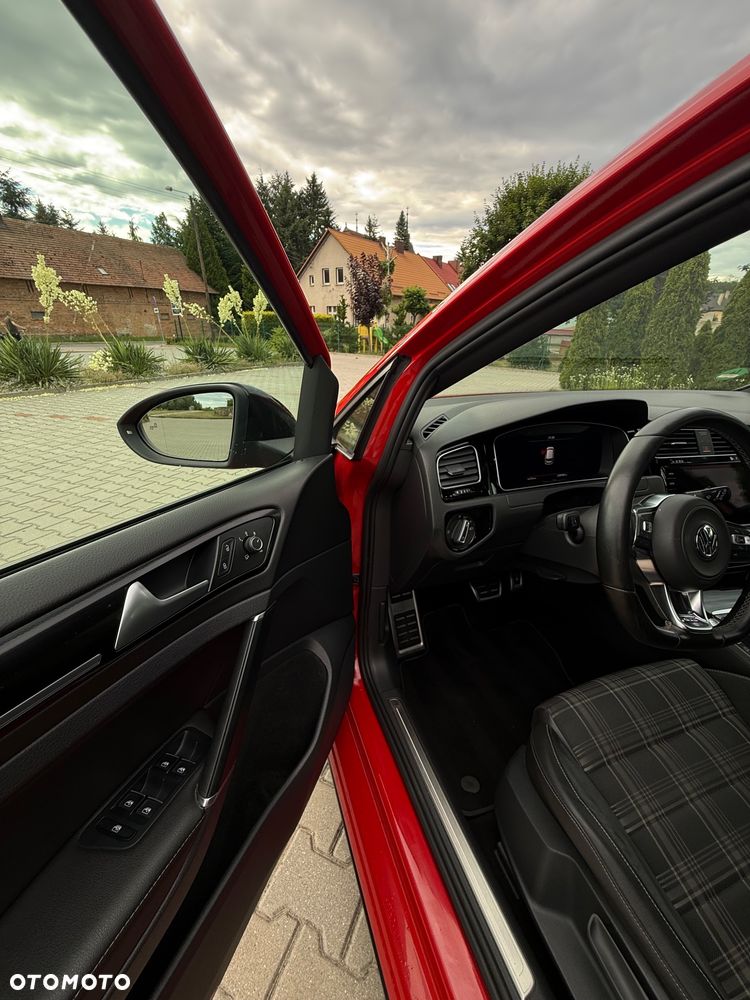 Volkswagen Golf - 14