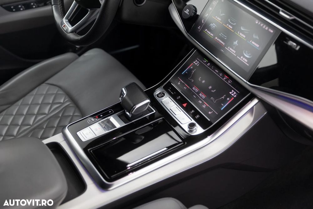Audi Q8 55 TFSIe quattro tiptronic - 22