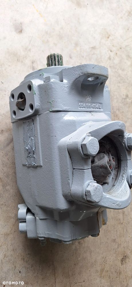 Pompa Case 821 B - 3