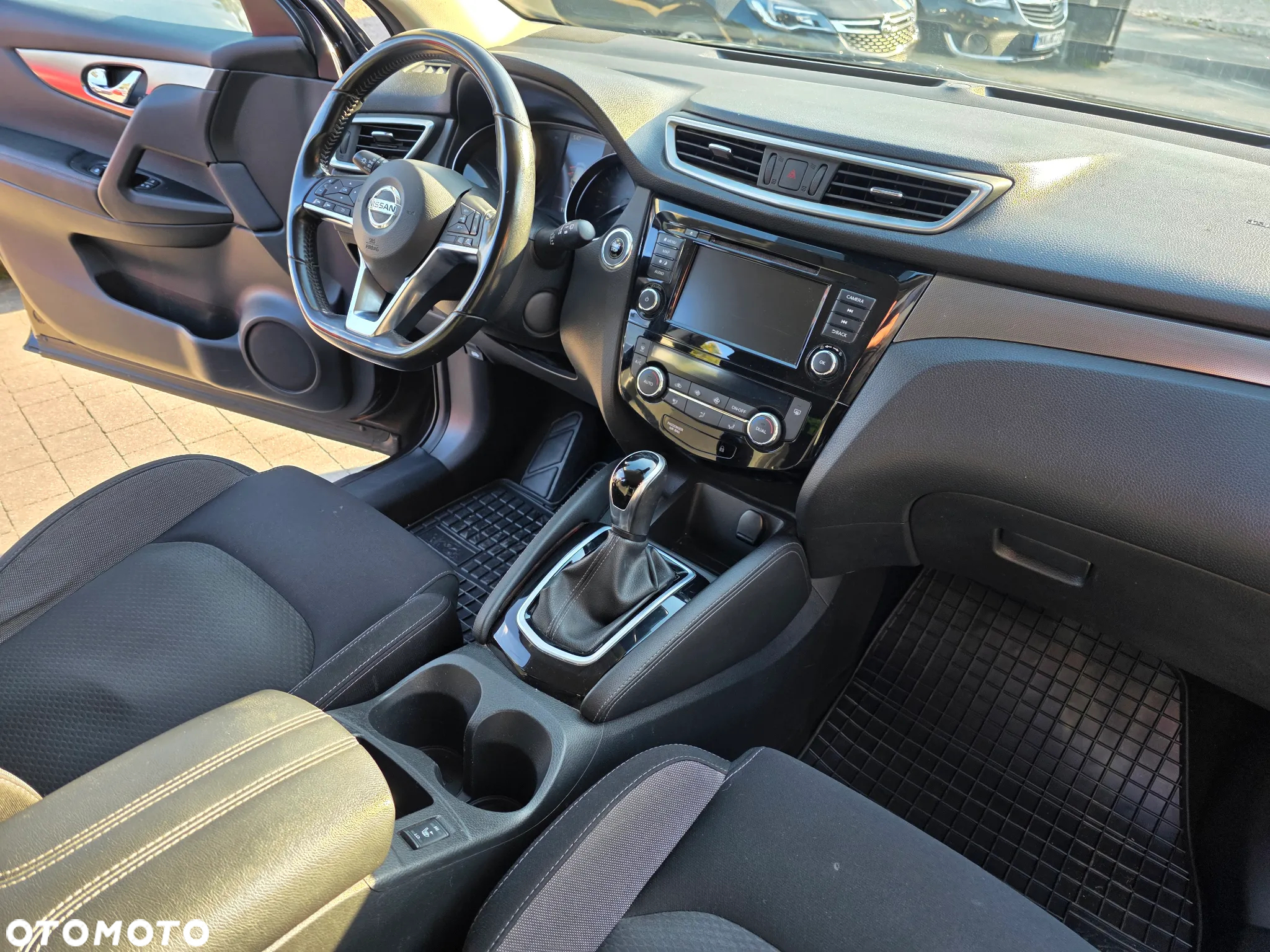 Nissan Qashqai 1.3 DIG-T DCT N-CONNECTA - 17
