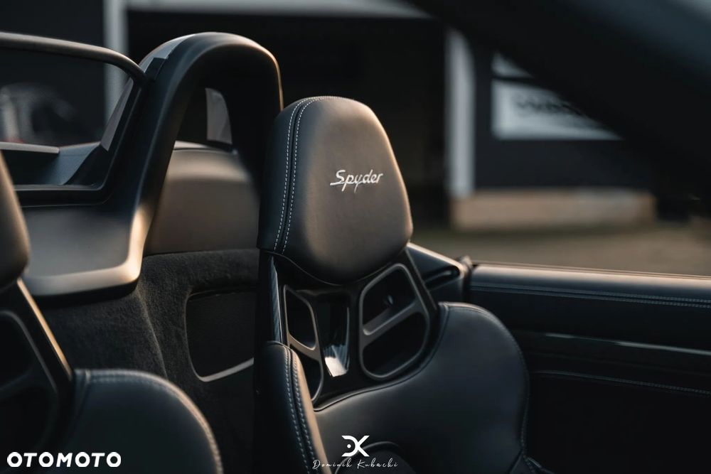 Porsche 718 Spyder - 10