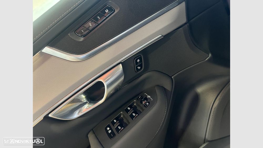 Volvo XC 90 2.0 T8 PHEV Core AWD - 18