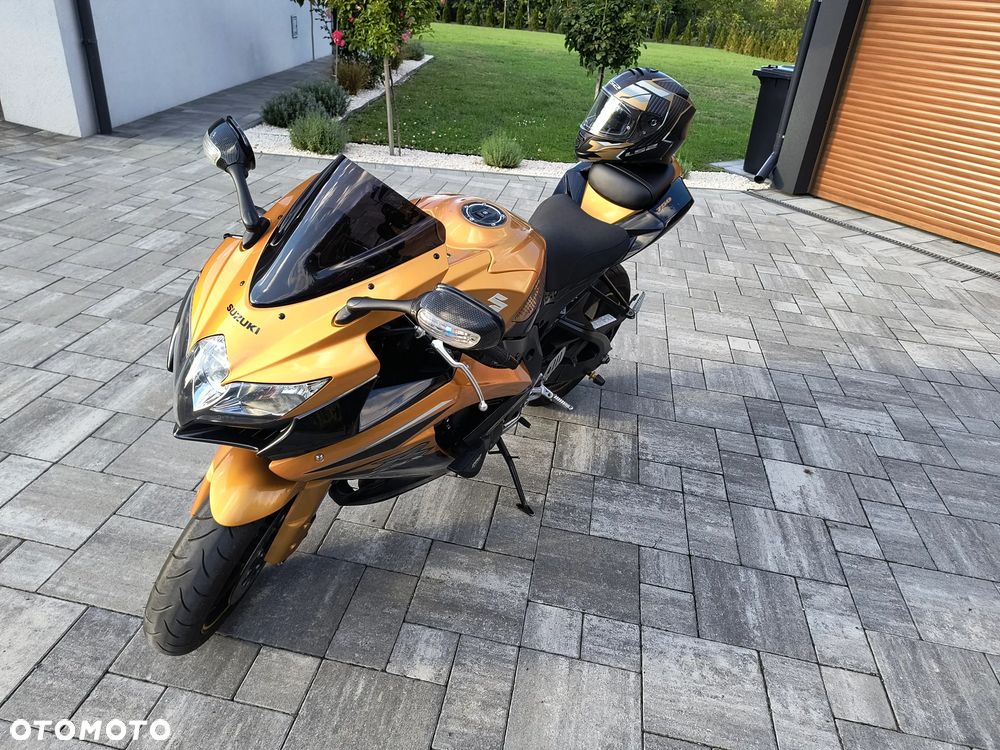 Suzuki GSX-R - 1