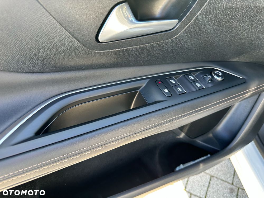 Peugeot 3008 1.2 PureTech GT Pack S&S EAT8 - 21
