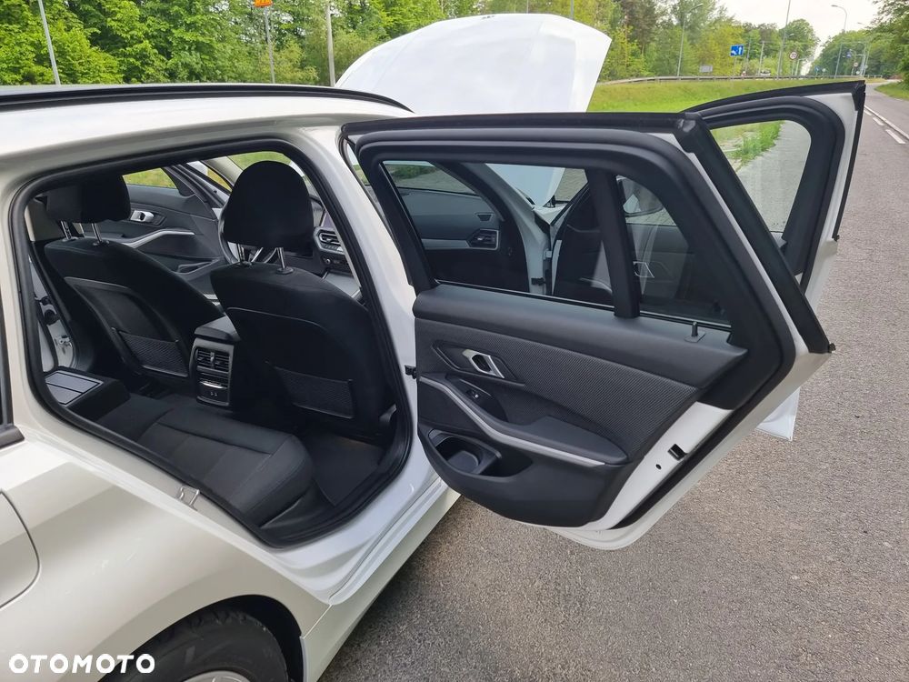 BMW Seria 3 320d Edition Luxury Line Purity - 15