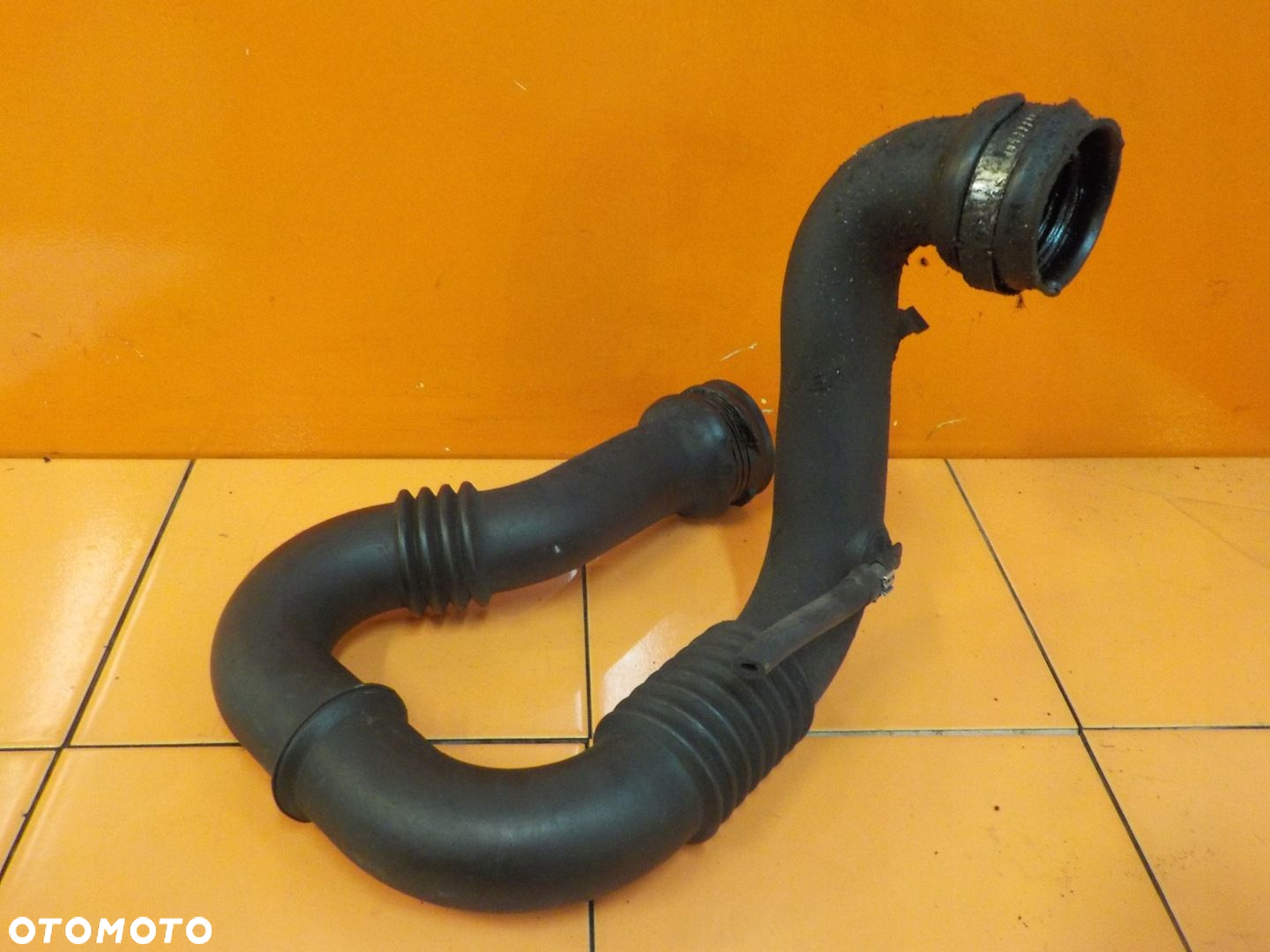 TRAFIC VIVARO 2.0 DCI 09r 114KM M9R782 waz rura powietrza 8200470985 - 2