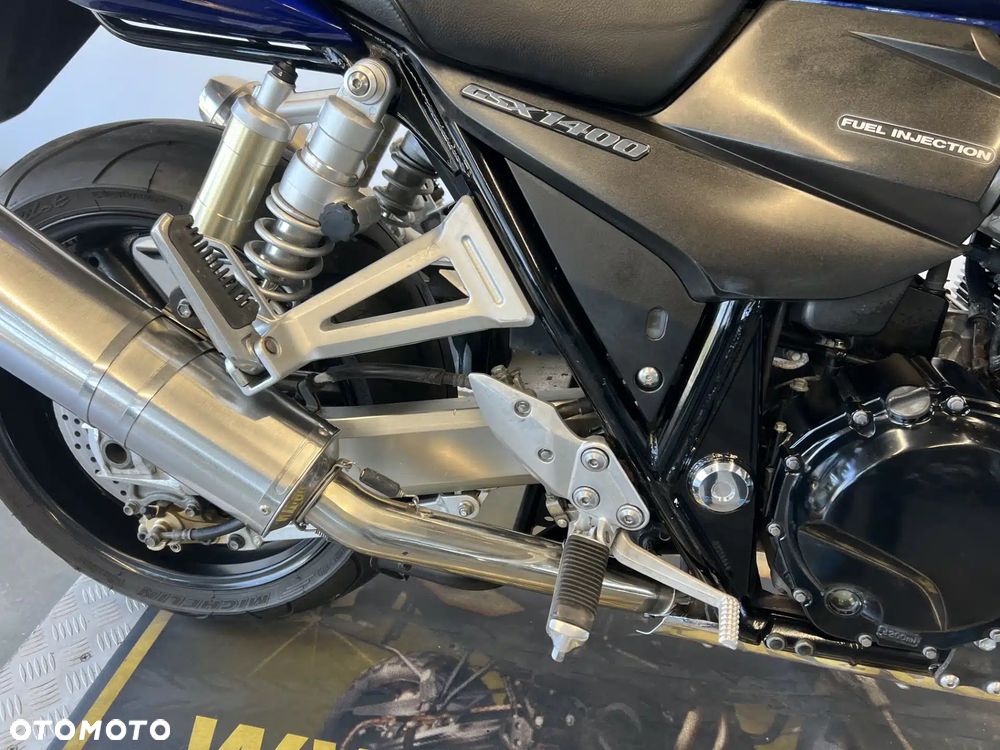 Suzuki GSX - 27