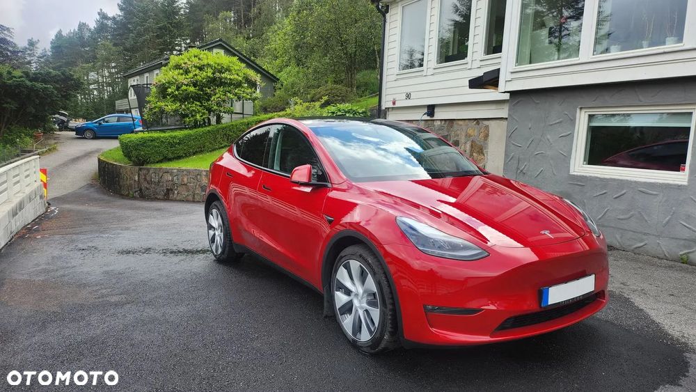 Tesla Model Y Long Range Dual Motor AWD - 4