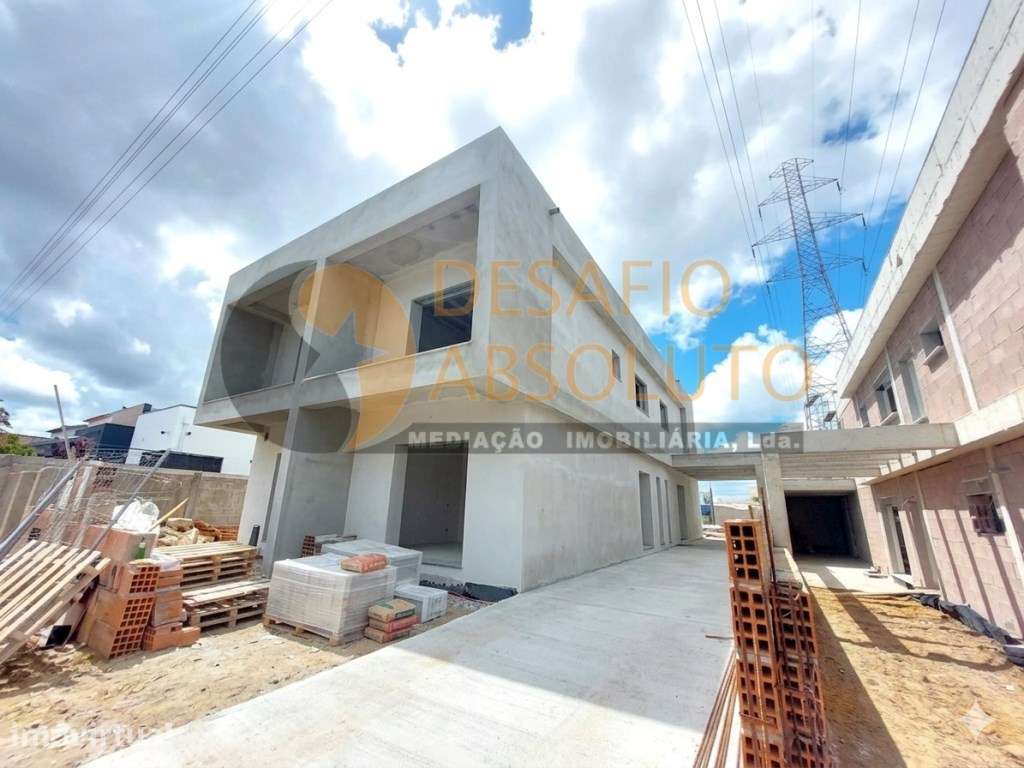 Moradia Geminada Duplex T3. Redondos, Fernão Ferro - Grande imagem: 3/30