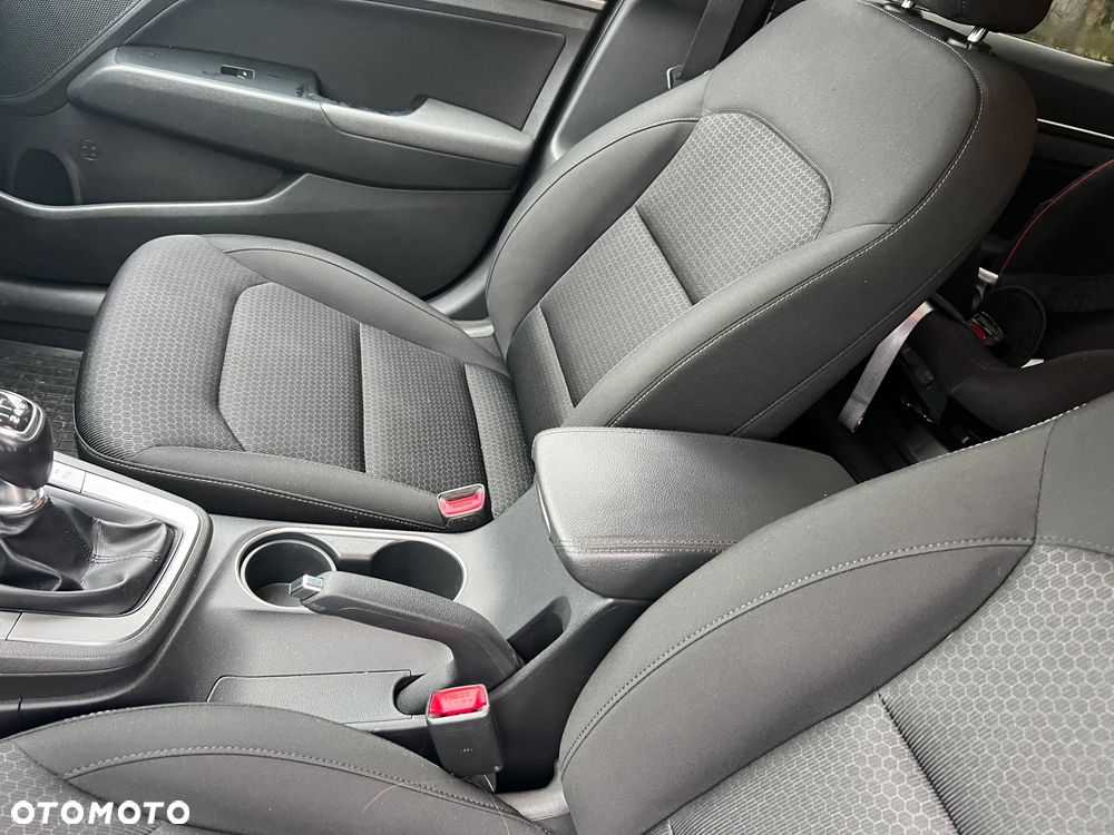 Hyundai Elantra 1.6 CRDi Style - 15