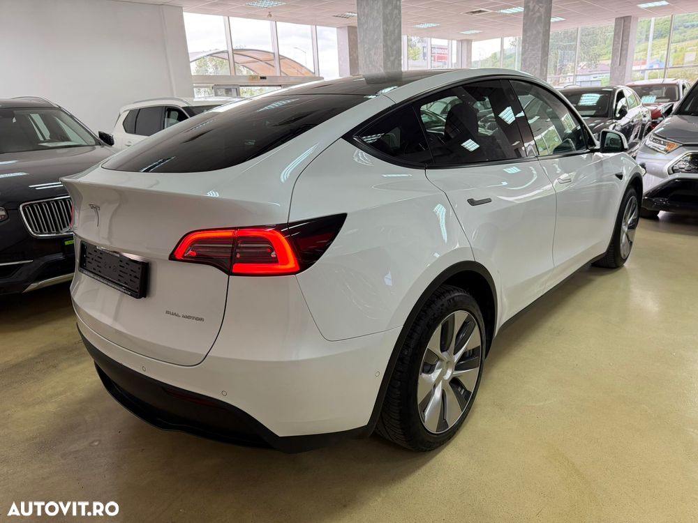 Tesla Model Y - 9