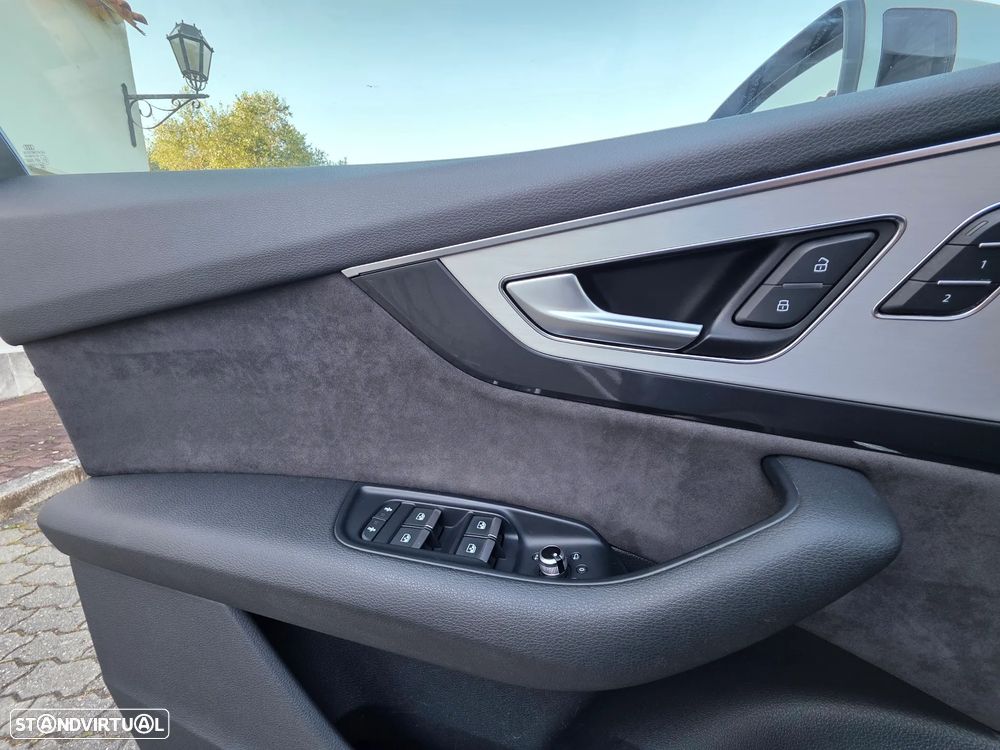 Audi Q7 3.0 TDI quattro S-line Tiptronic 7L - 30