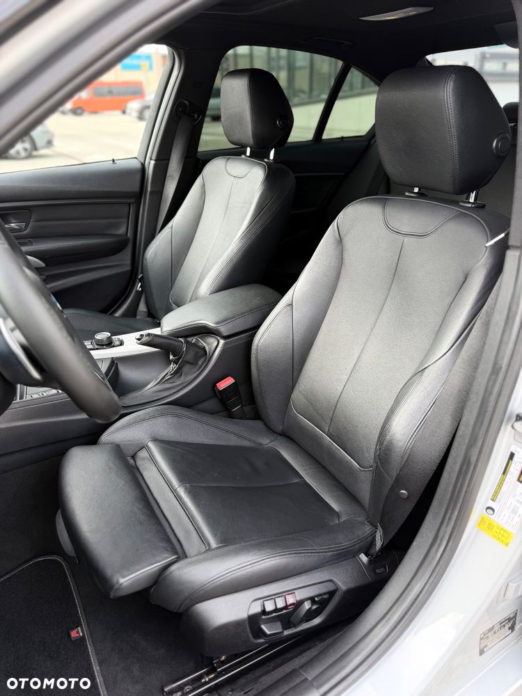 BMW Seria 3 335i - 11