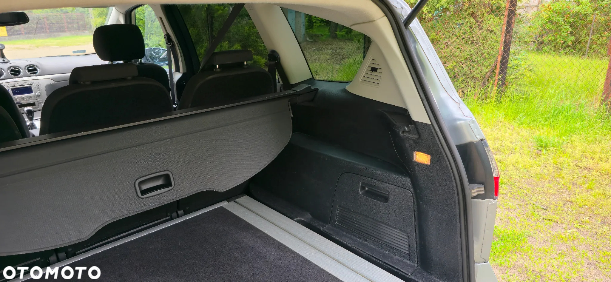 Ford S-Max - 12