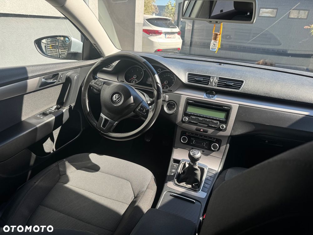 Volkswagen Passat 1.6 TDI Comfortline - 19