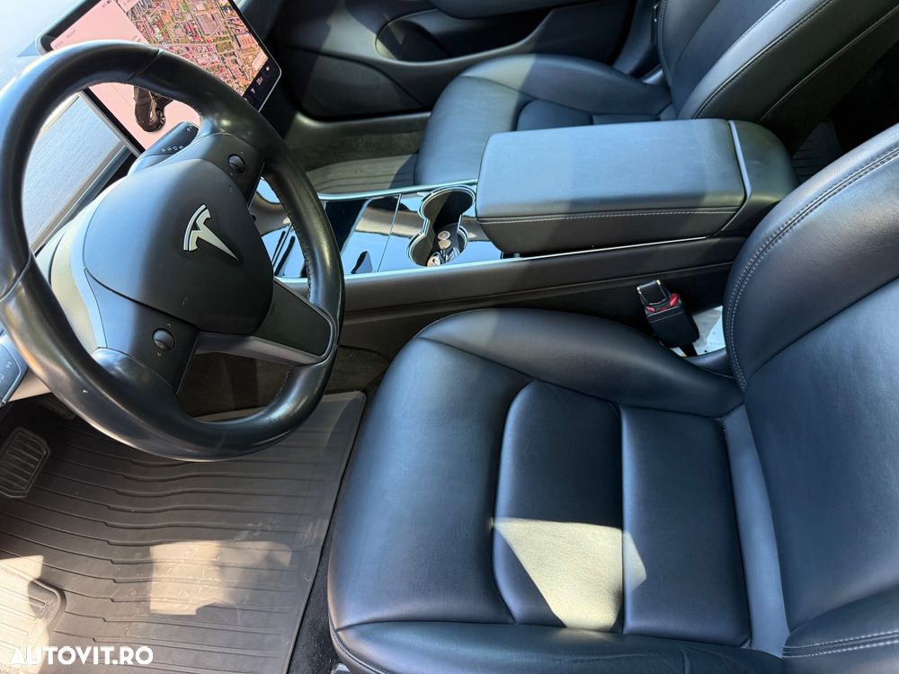 Tesla Model 3 - 6