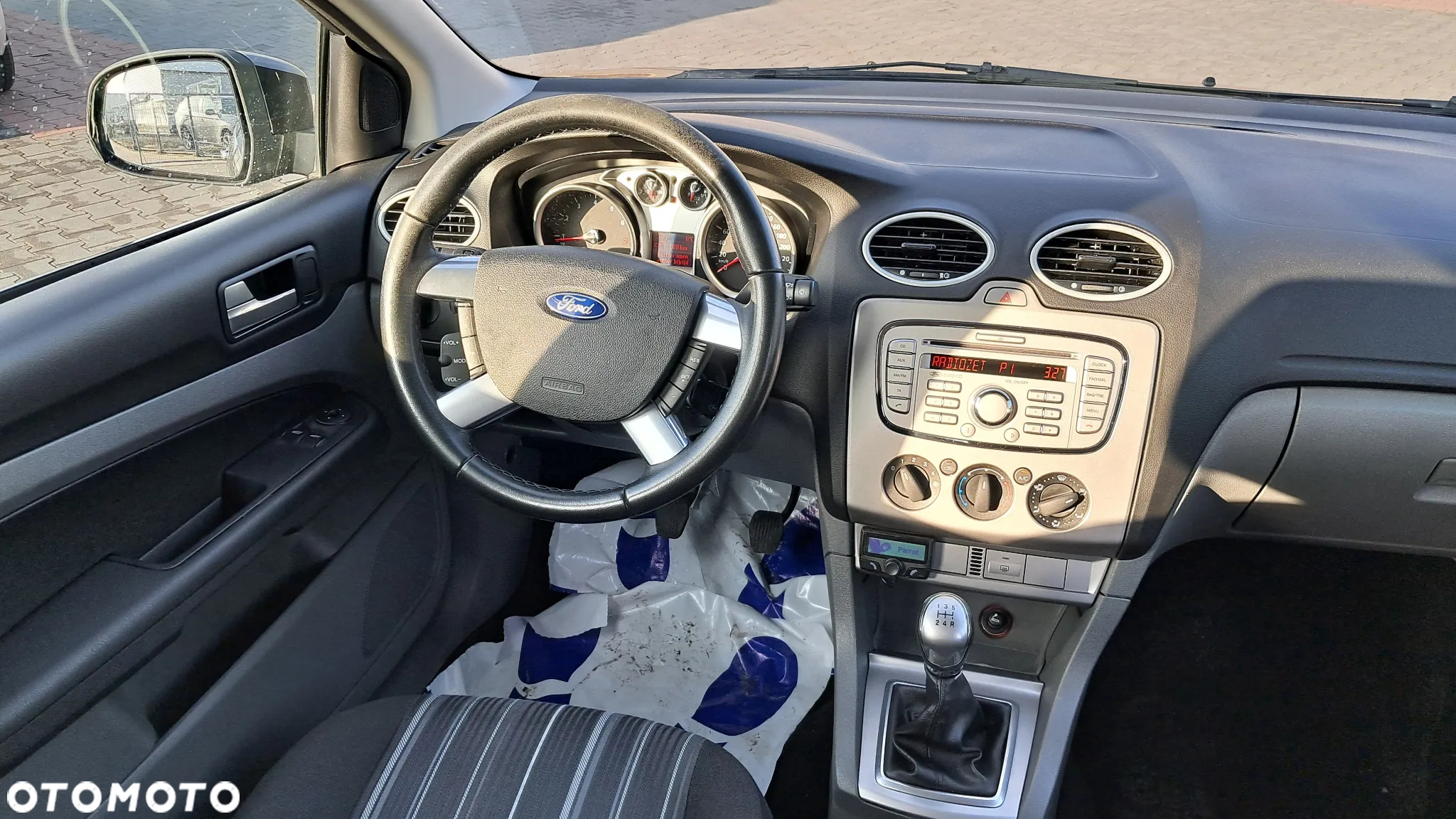 Ford Focus 1.6 16V Ambiente - 7