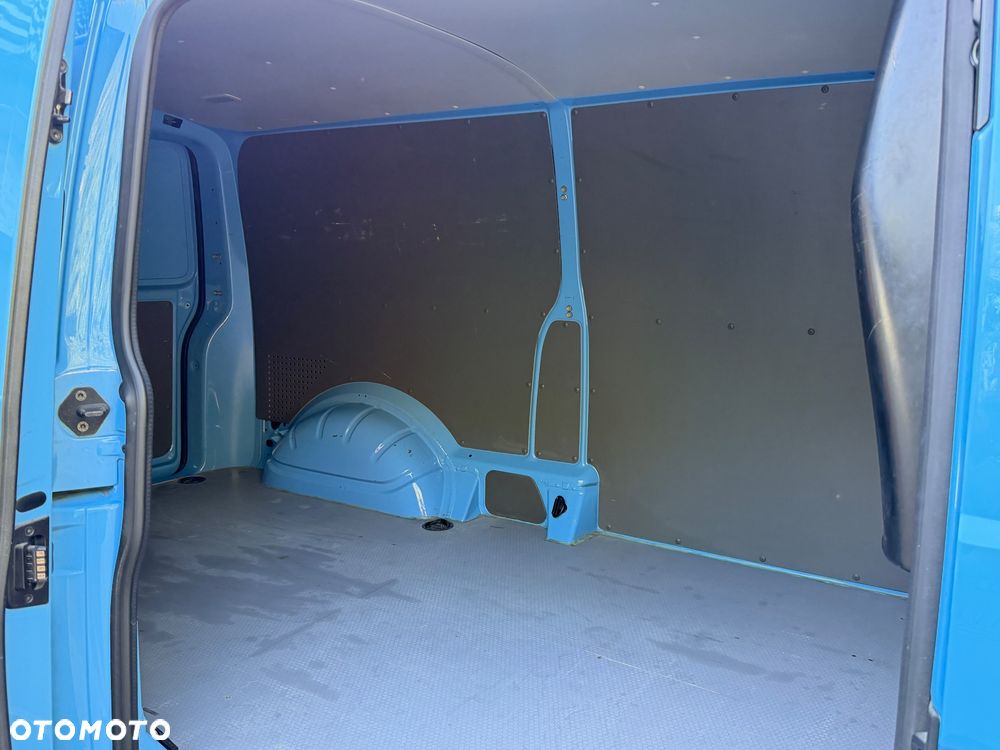 Volkswagen Transporter - 4