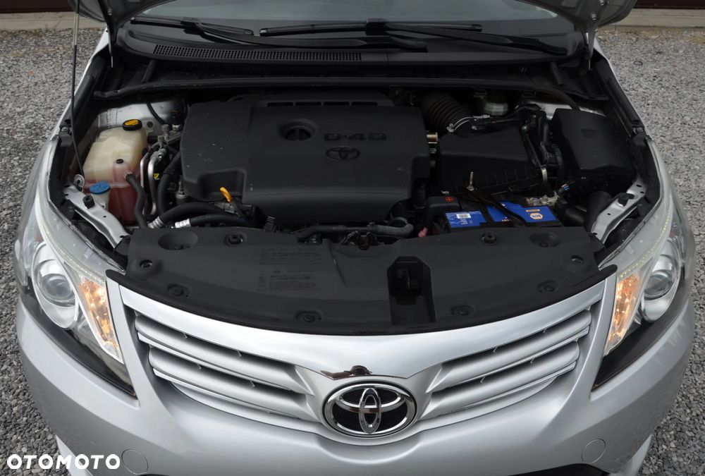 Toyota Avensis 2.0 D-4D - 11