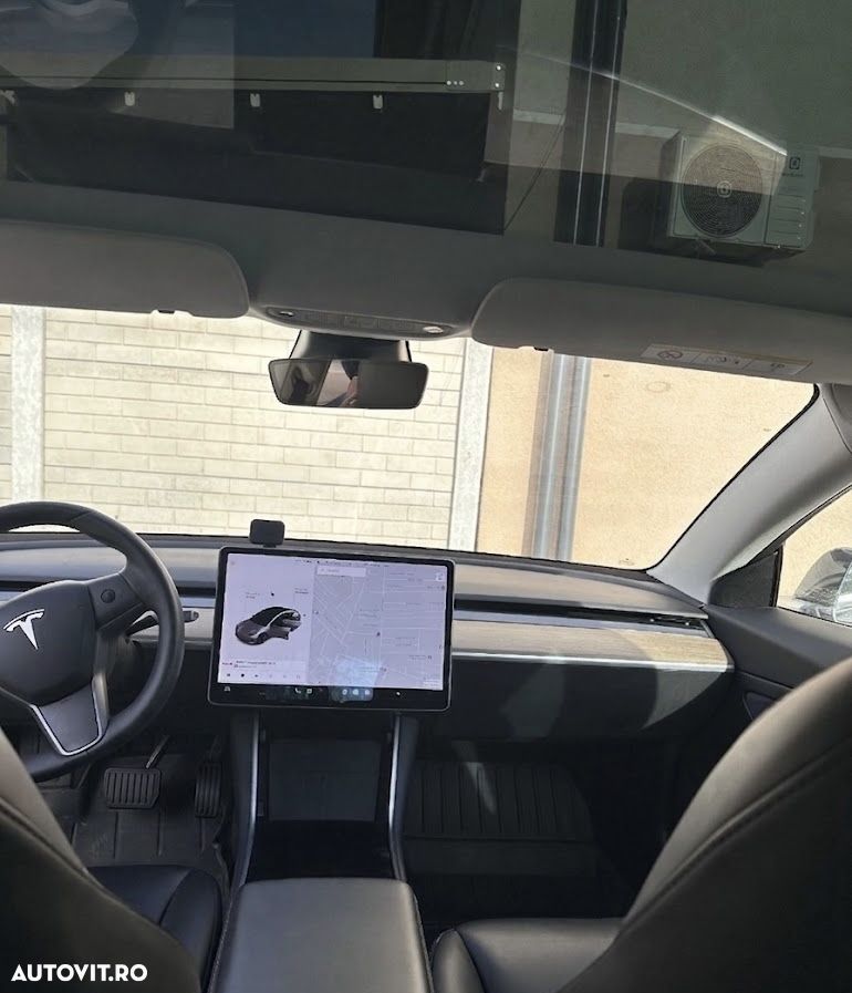 Tesla Model 3 - 4