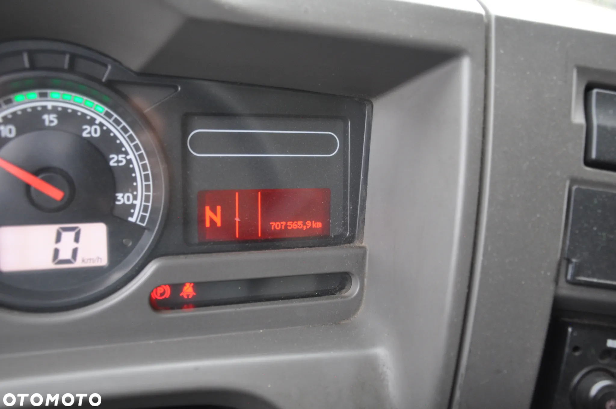 Renault MIDLUM 12.220 dł kontenera 7,90m - 12