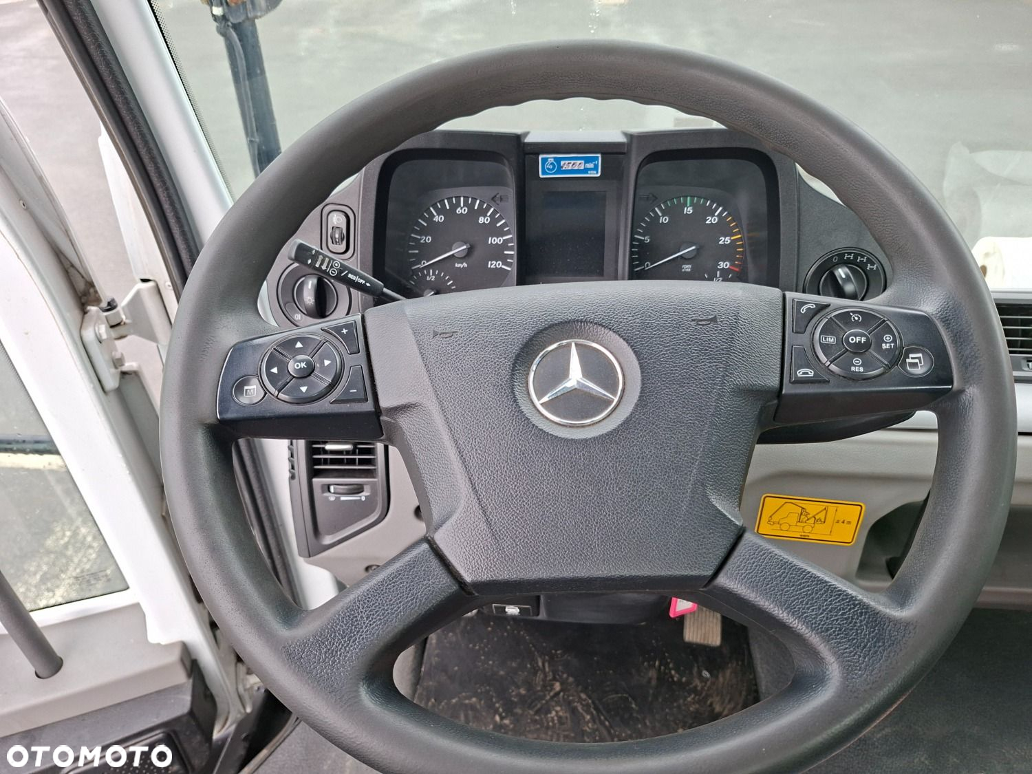 MIKANN Unimog U527 4X4 - 13