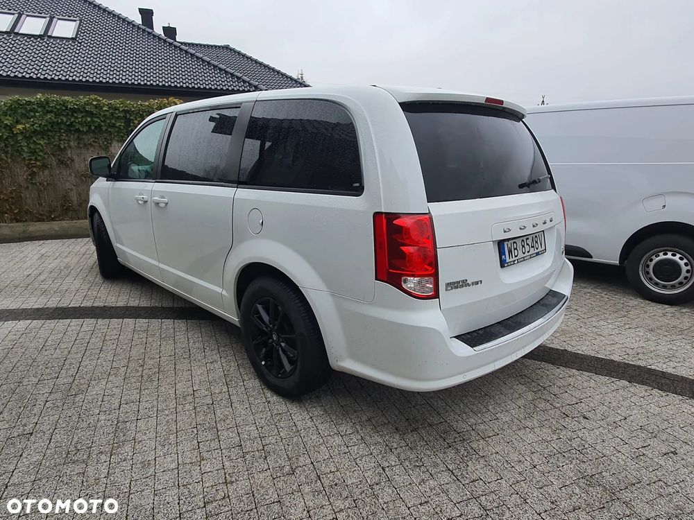 Dodge Grand Caravan - 4