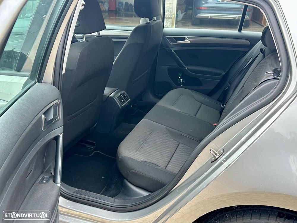 VW Golf 1.6 TDi Confortline DSG - 5