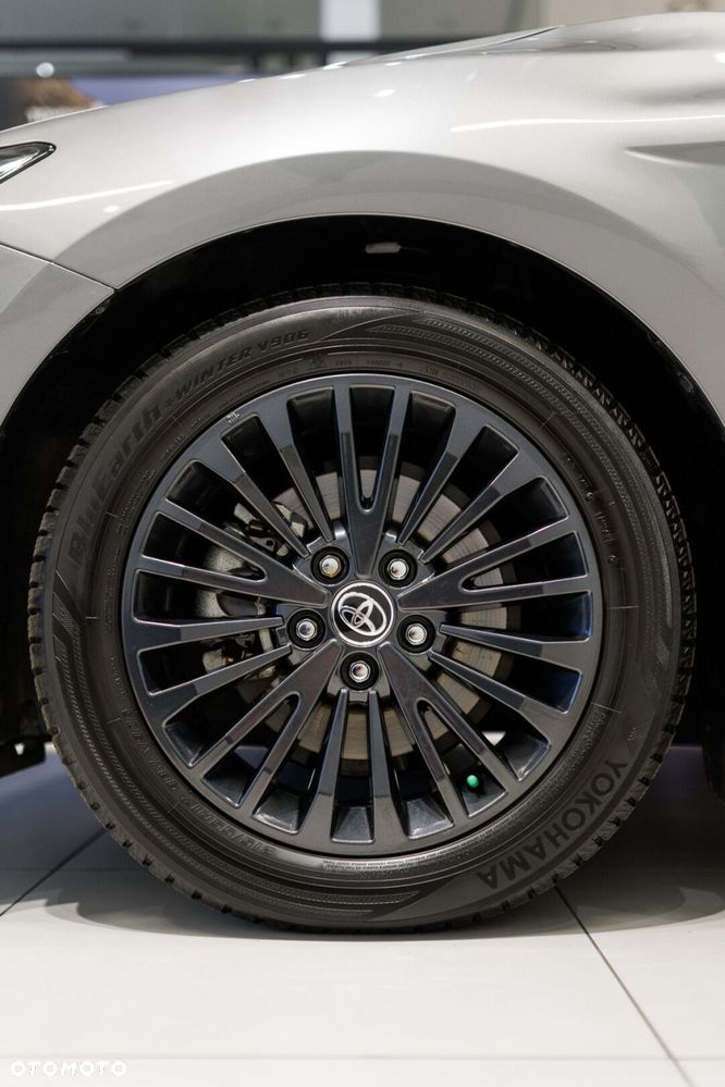 Toyota Camry - 16