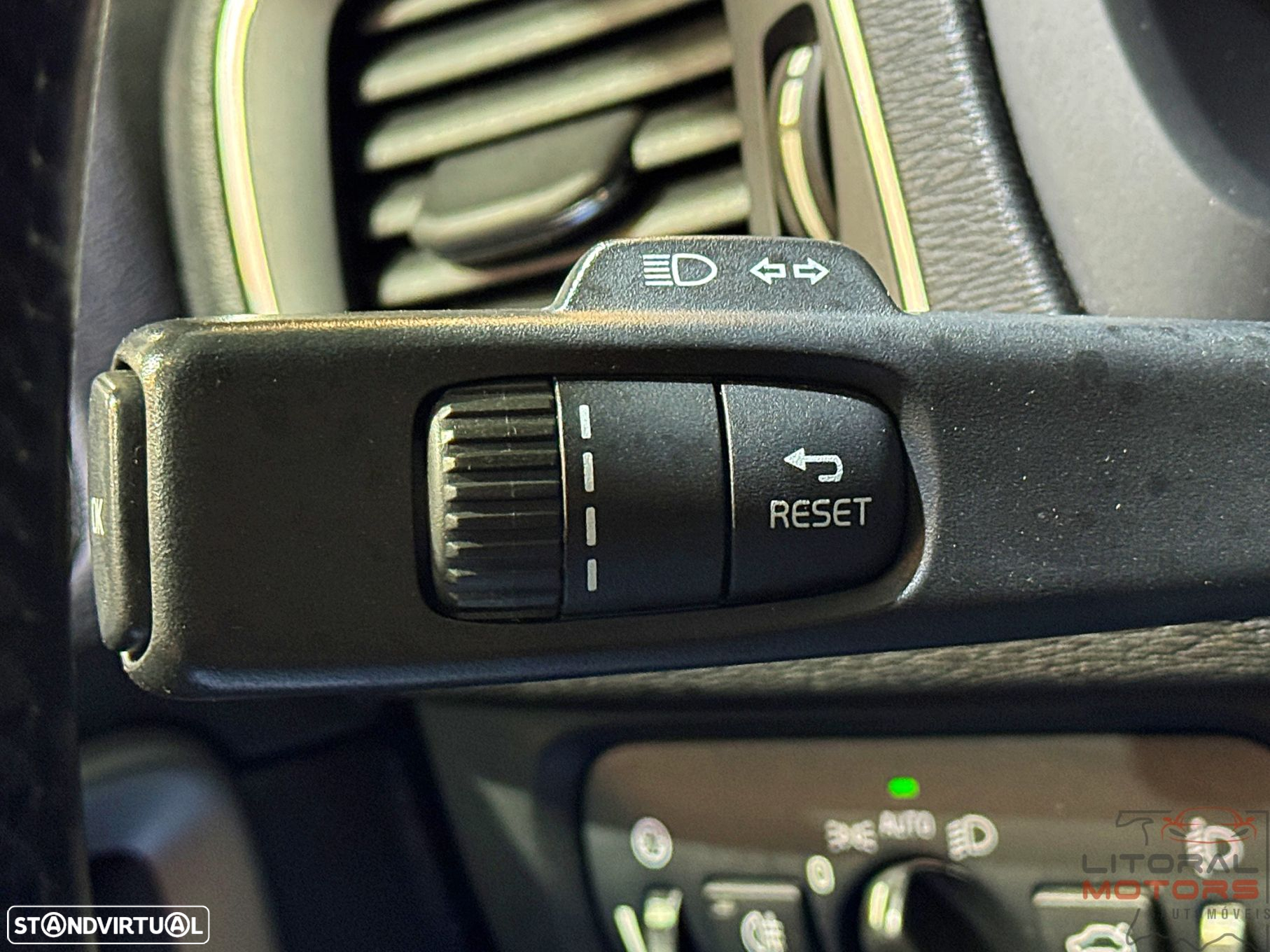Volvo V40 1.6 D2 Momentum Powershift Eco - 20