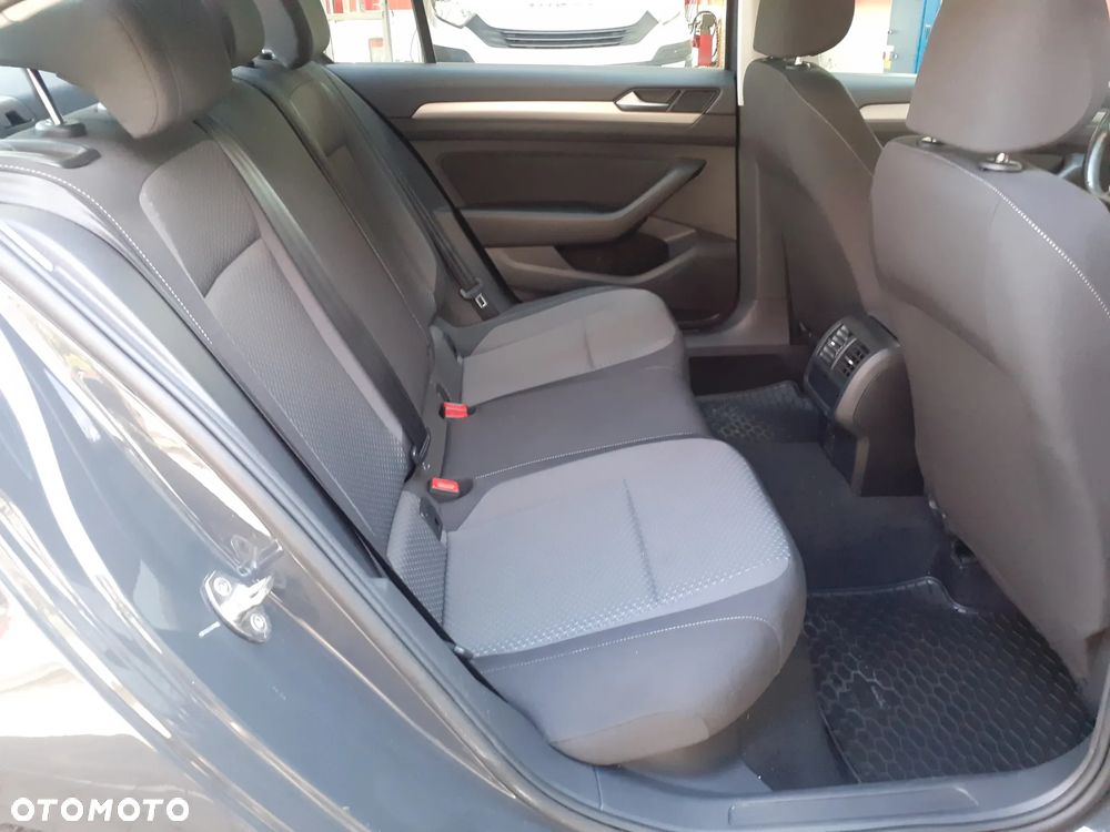 Volkswagen Passat - 24