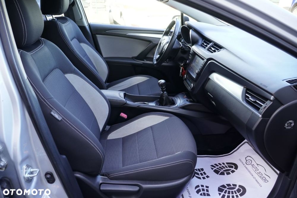 Toyota Avensis - 6
