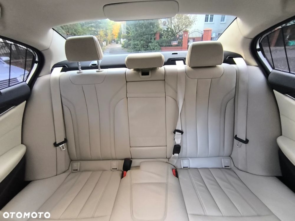 BMW Seria 5 530i xDrive - 38