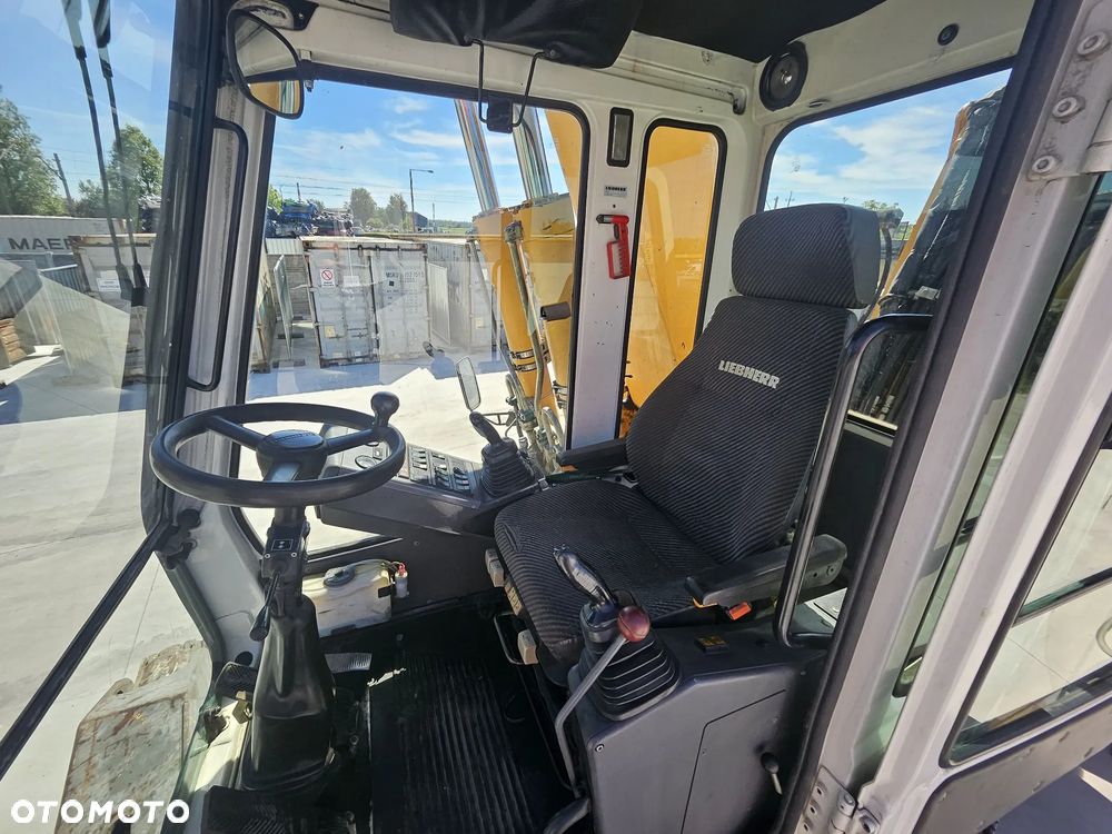 Liebherr A904 - 28