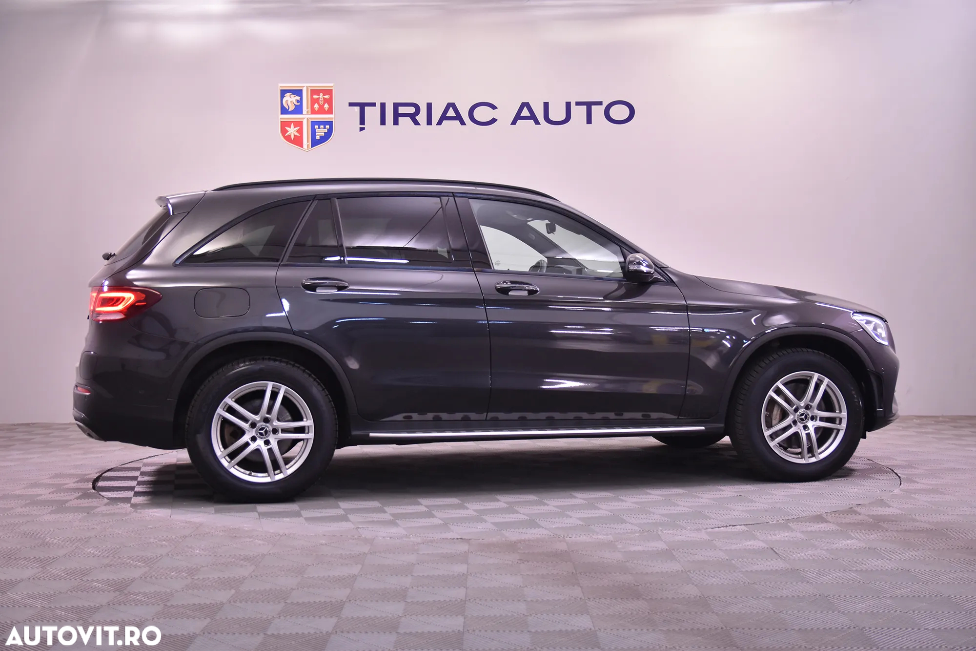 Mercedes-Benz GLC 300 e 4Matic 9G-TRONIC AMG Line - 6