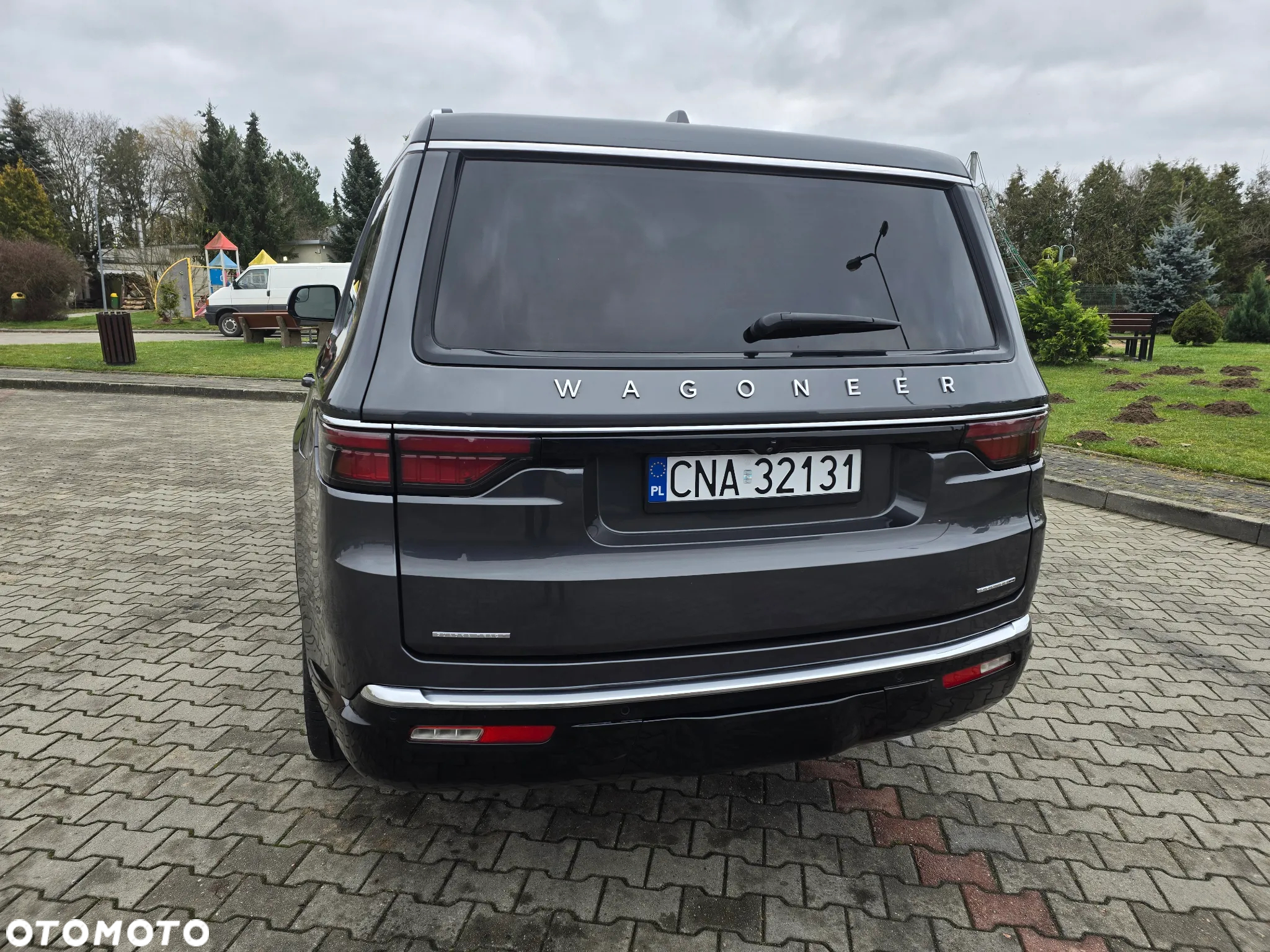 Jeep Wagoneer - 15