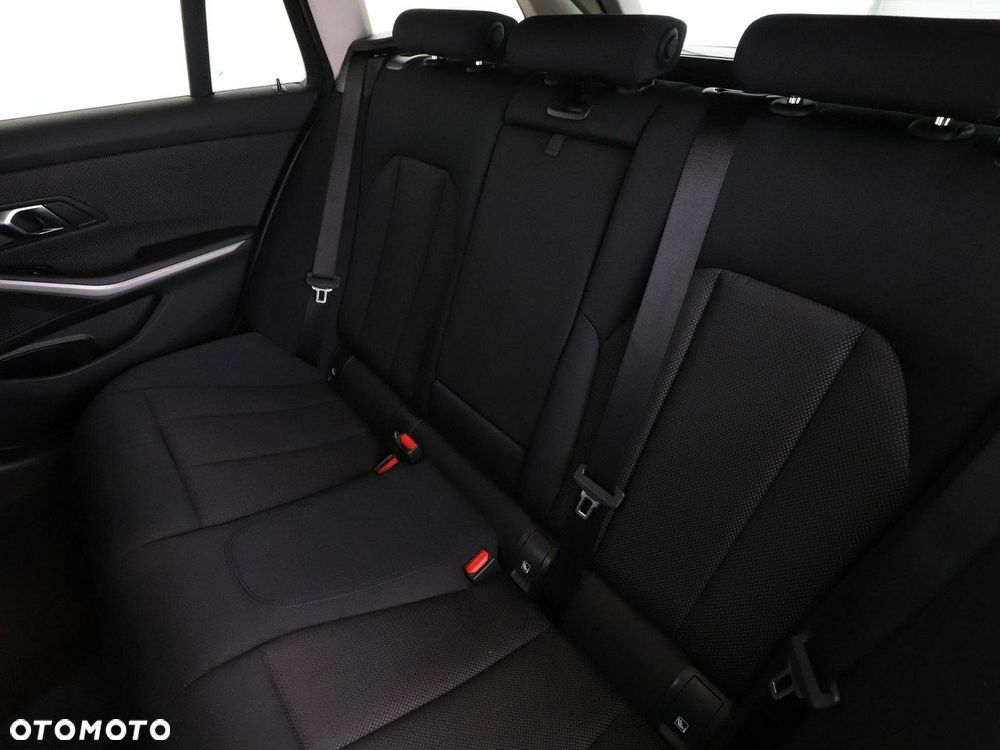 BMW Seria 3 318d - 17