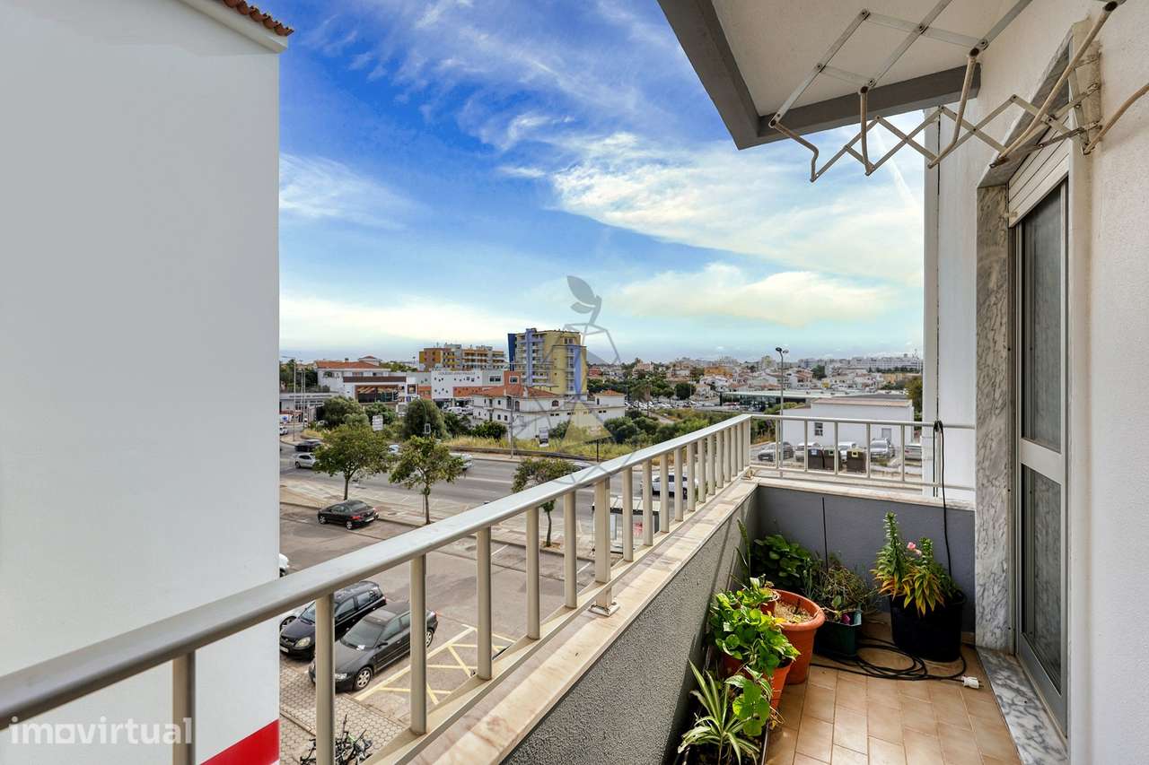 Apartamento T3 Mobilado e Remodelado com 2 casas de banho e Garagem em - Grande imagem: 5/47