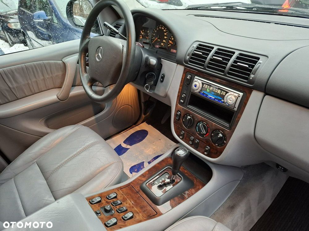 Mercedes-Benz ML 320 - 30