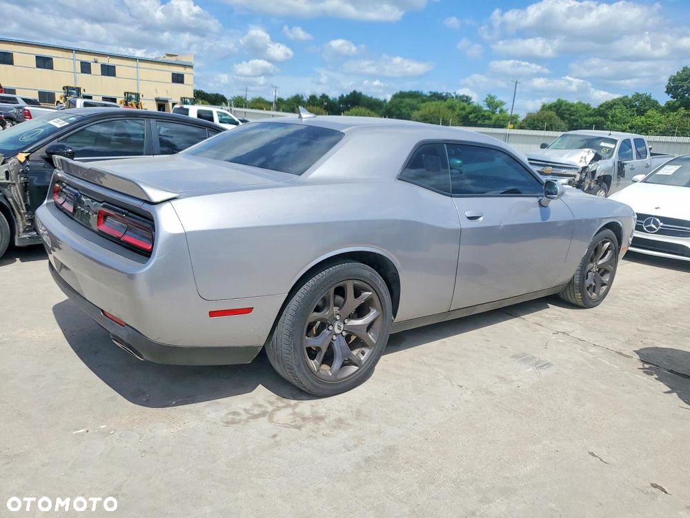 Dodge Challenger - 4