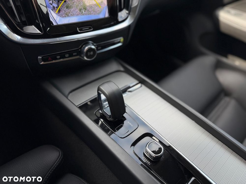 Volvo V60 Cross Country B4 D AWD Geartronic - 23