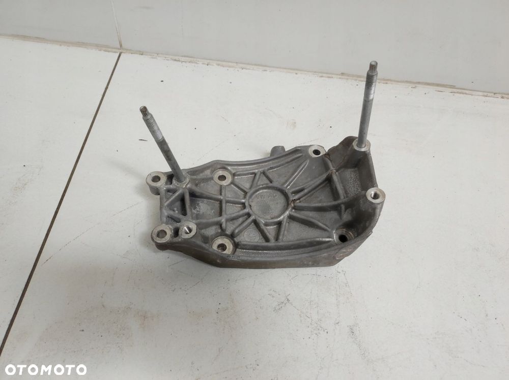 mocowanie wspornik podstawa alternatora audi a6 rs6 c8 4.0 tfsi - 2