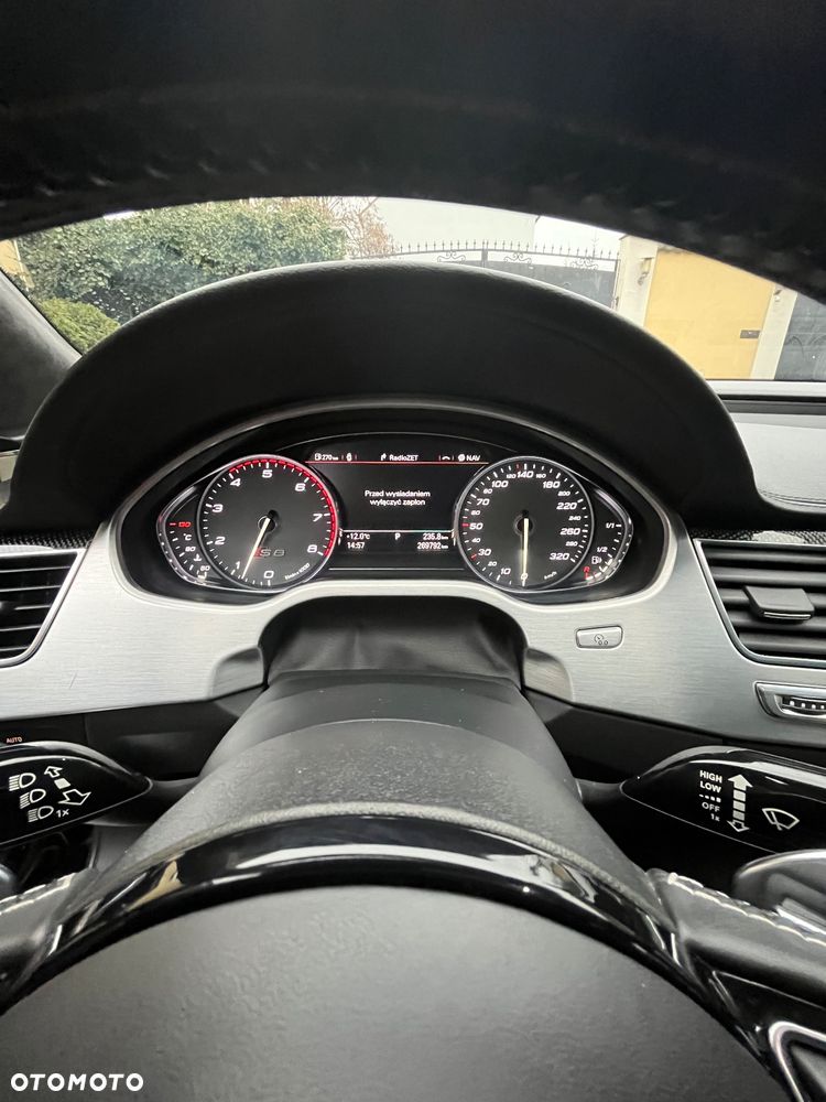 Audi S8 - 34