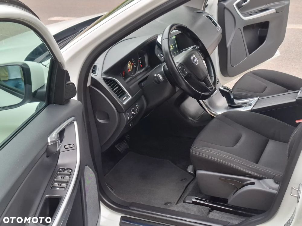 Volvo XC 60 D3 Drive-E R-Design Kinetic - 10